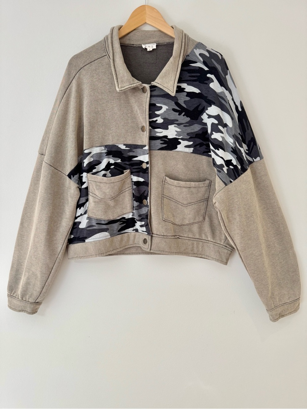 POL Slouchy Cropped Patchwork Fleece Jacket Camo Grey Khaki, Size Large
